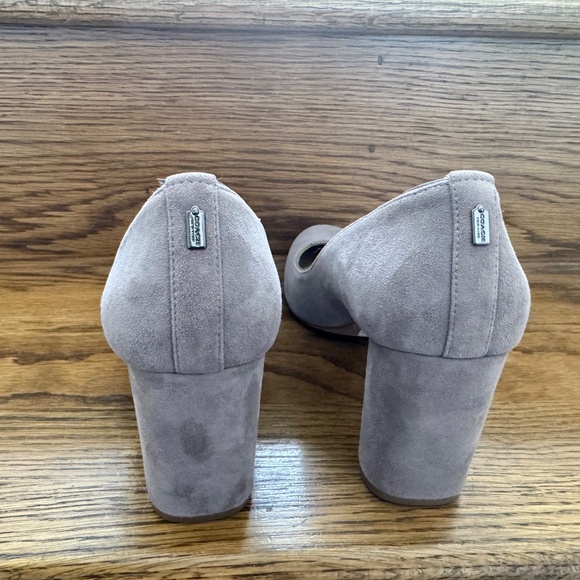 Coach Georgina Pumps Gray Suede 9 NWT - Picture 4 of 6